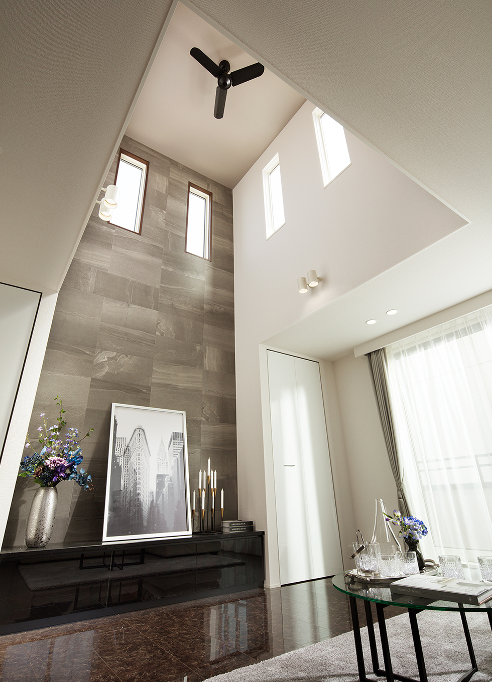 リビングを2階に配置し採光を確保。家族が集まりやすい動線を生み出している。