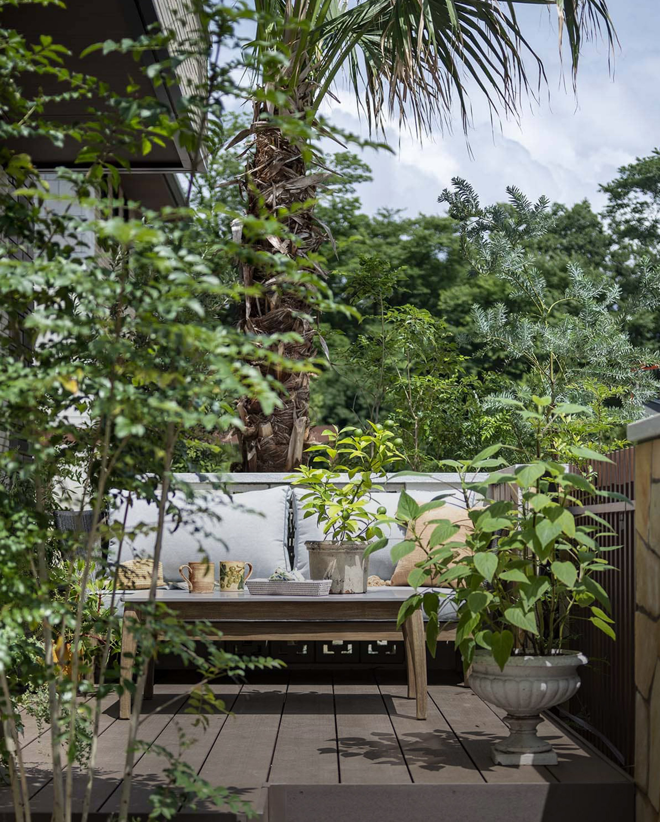 既成概念にとらわれない発想の、多彩な過ごし方ができる特徴的なガーデンが各邸の個性になっている。