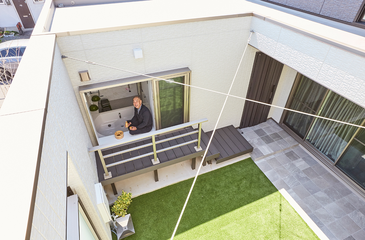 ゆるやかな階段がある2階建てのお住まい