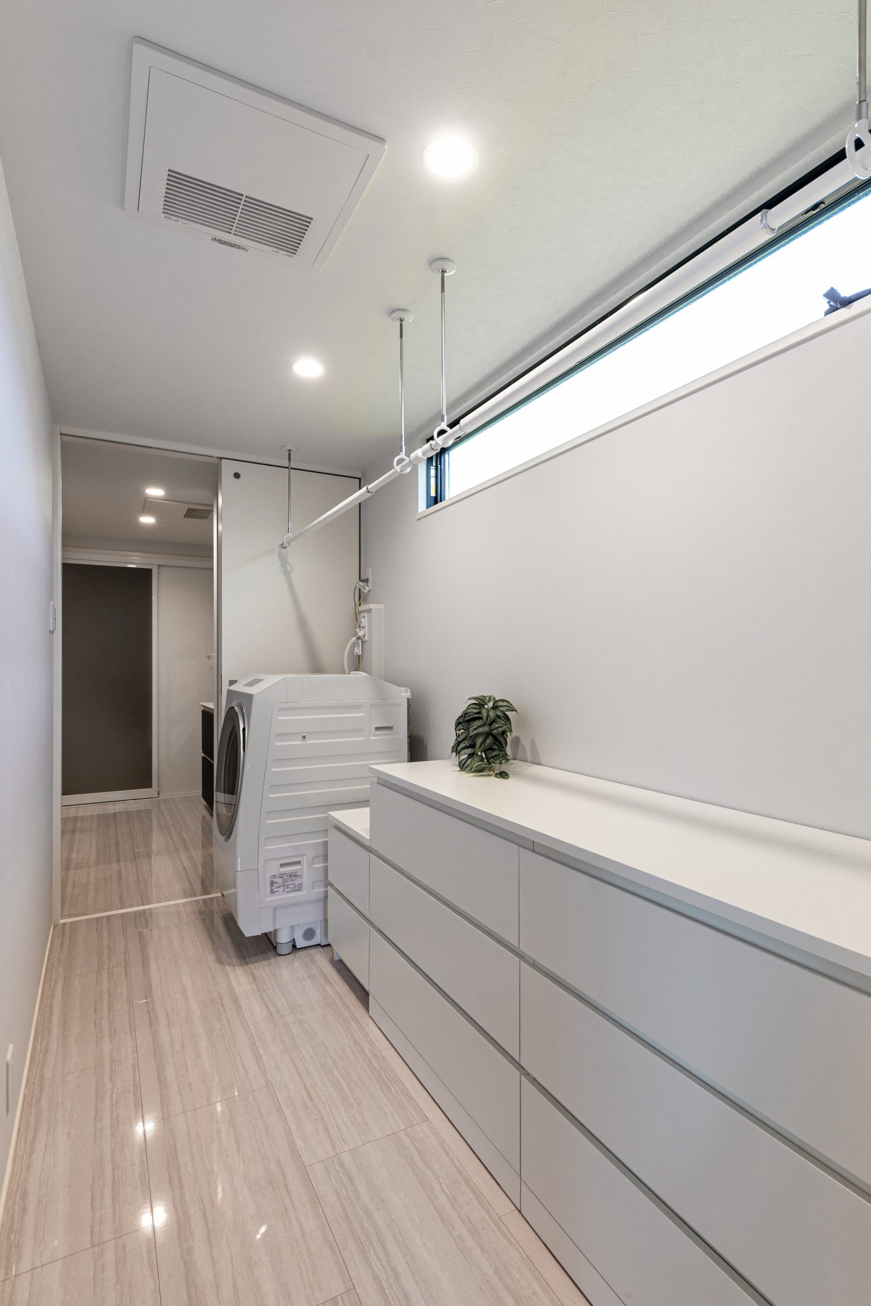 花粉や虫も安心！家事効率を叶える広々ランドリールーム実例