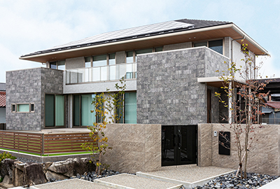 外観画像／のびやかな吹き抜け大空間が個々の時間を心地よい一体感で包む住まい。