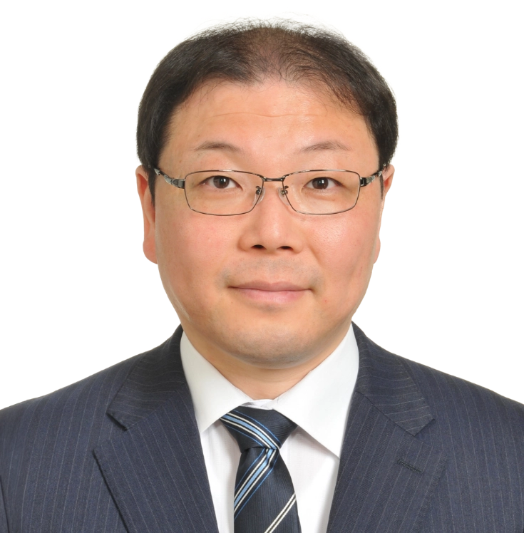 弁護士：坪内友哉
