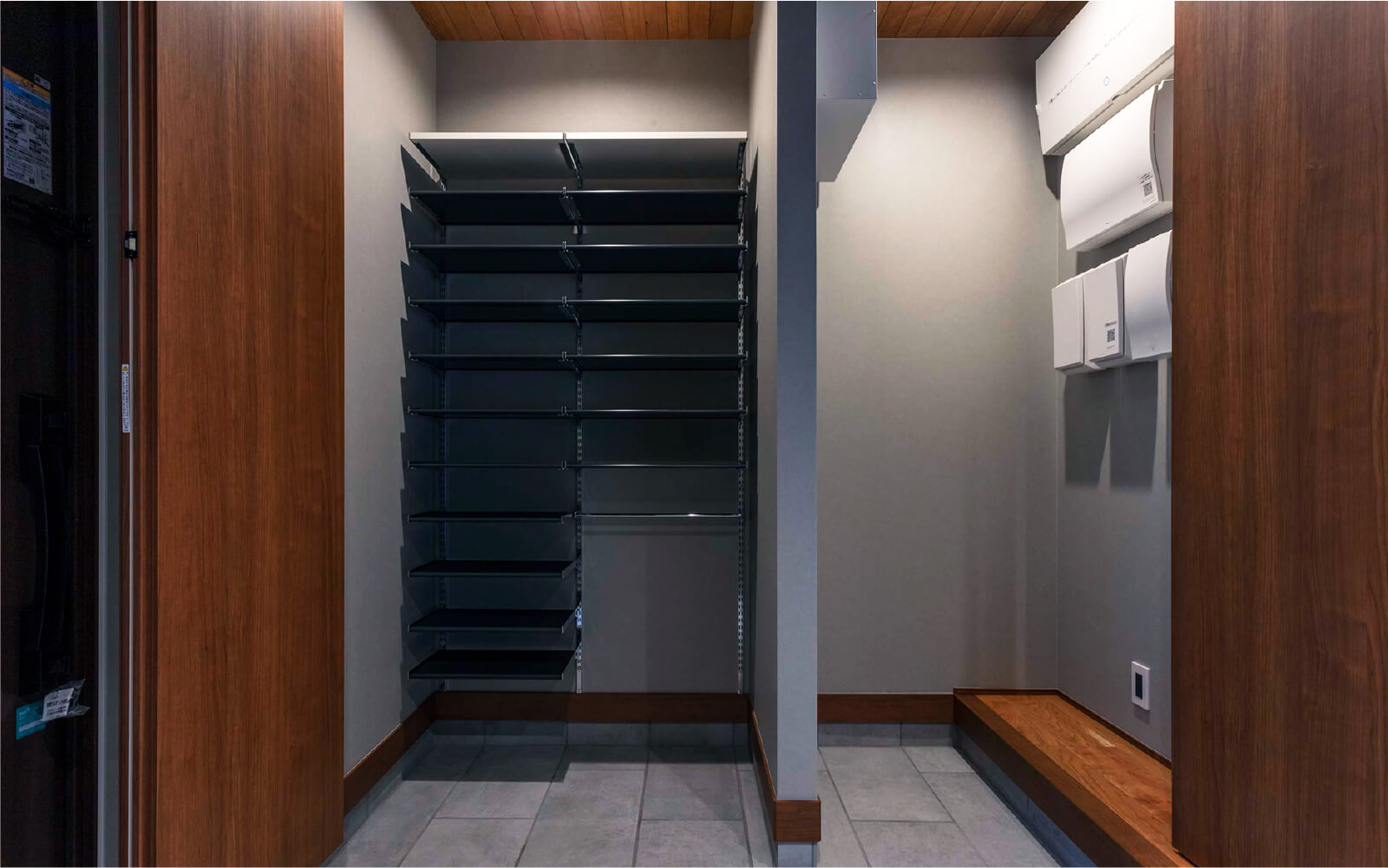 玄関ホール横収納イメージ画像