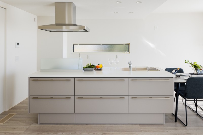 家事動線に配慮したアイランドキッチン