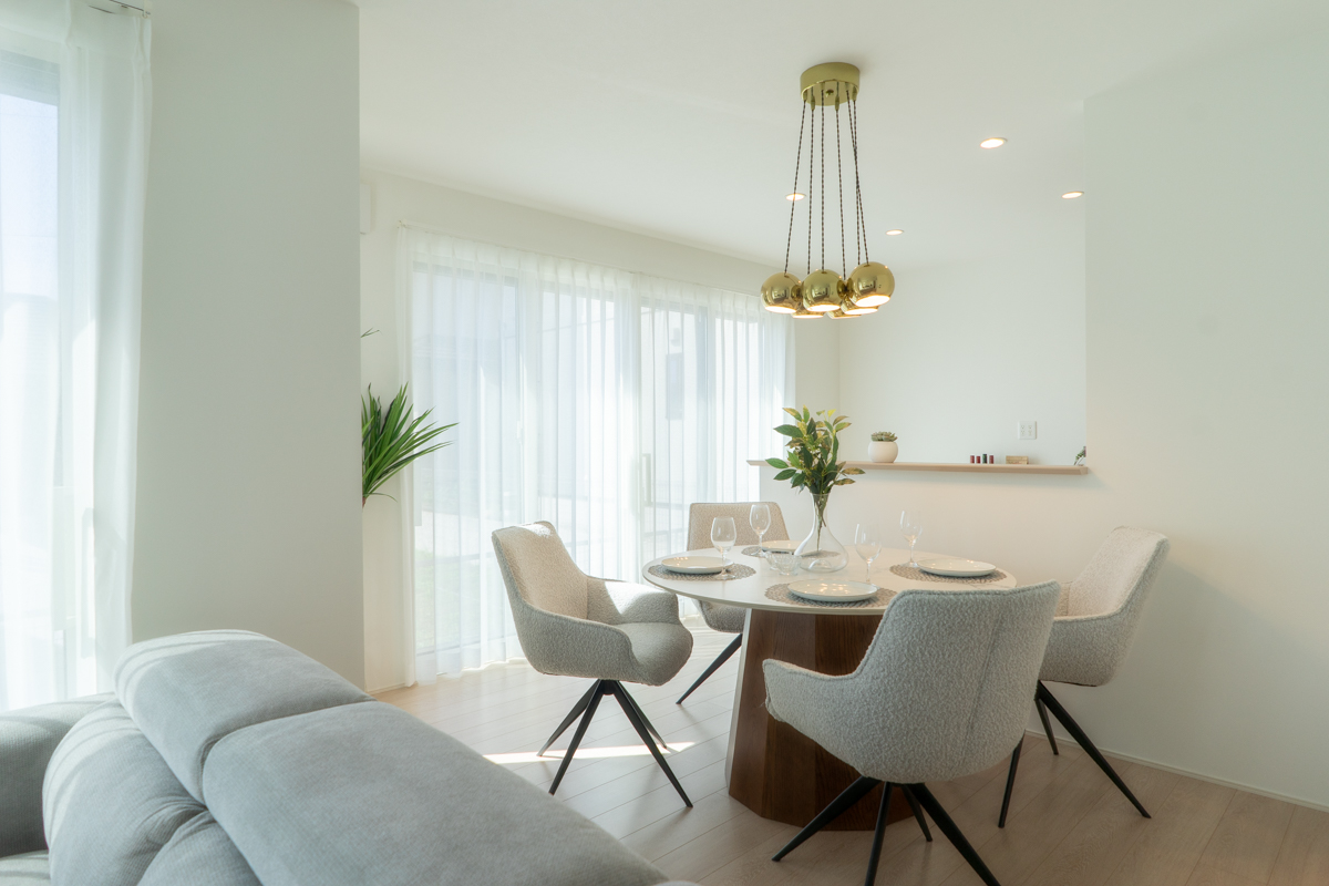 キッチンカウンターへの配膳もラクラクなダイニング